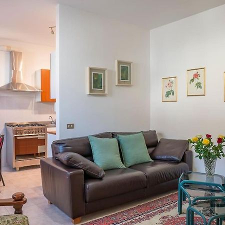 Ferienwohnung Le Rose Venegono Superiore Exterior foto
