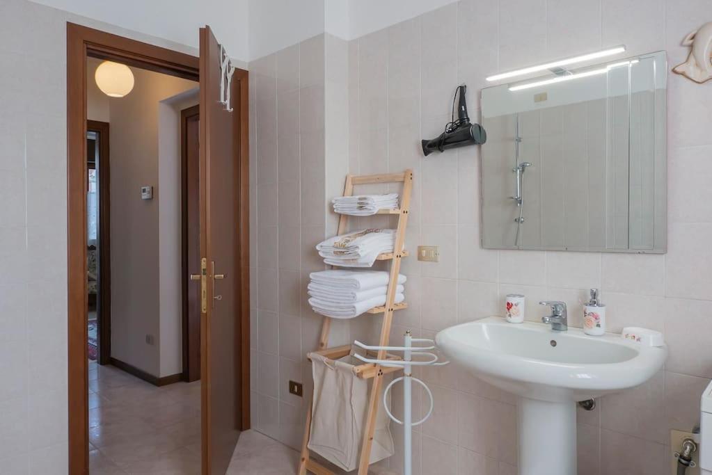 Ferienwohnung Le Rose Venegono Superiore Exterior foto
