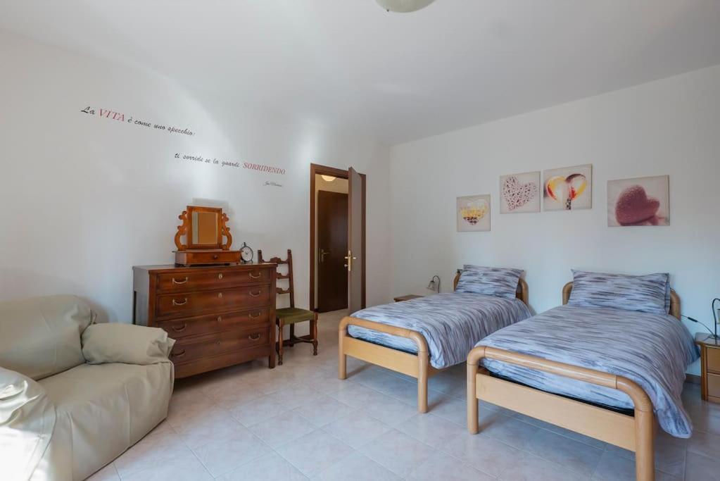 Ferienwohnung Le Rose Venegono Superiore Exterior foto