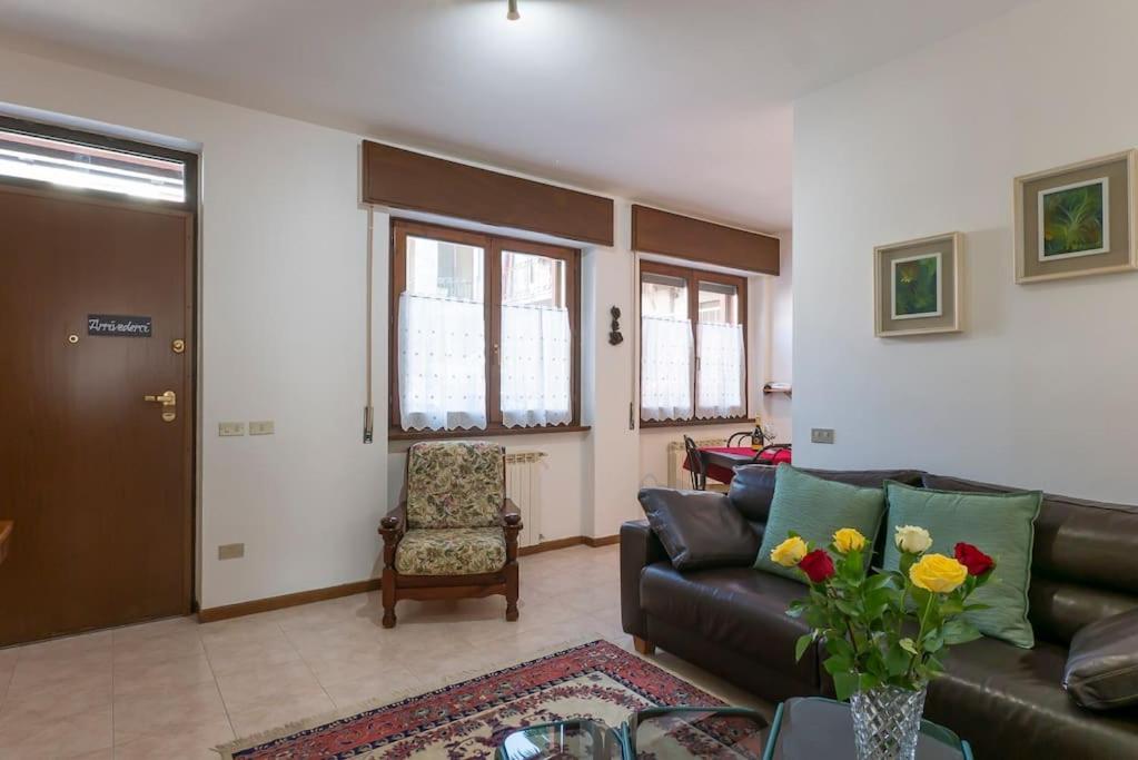 Ferienwohnung Le Rose Venegono Superiore Exterior foto